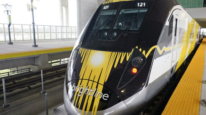 ηπα-στις-ράγες-τα-πρώτα-ιδιωτικά-high-speed-τρέ-562630084