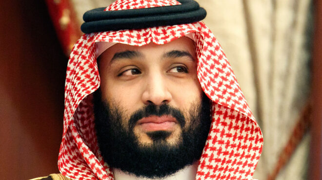 φουντώνει-η-μάχη-για-οικονομική-κυρια-562630093