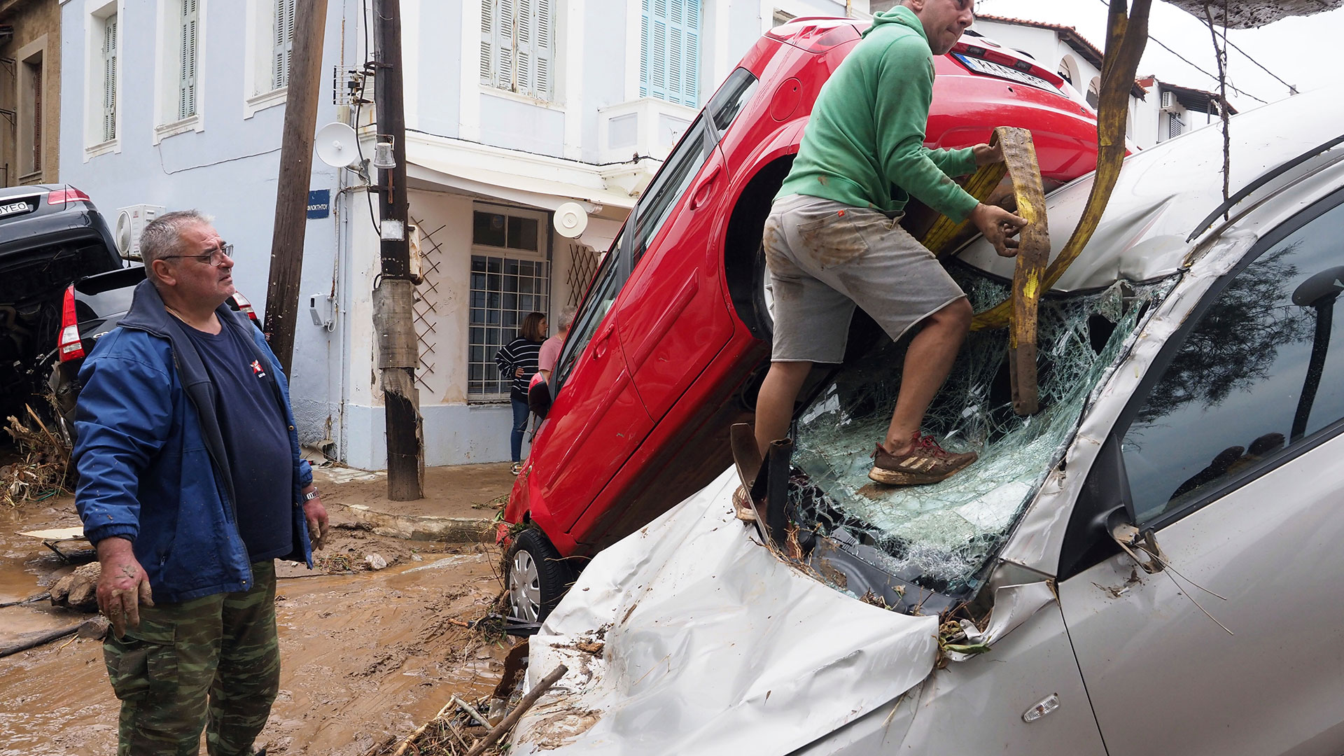 Κακοκαιρία Daniel: Καρέ καρέ το καταστροφικό πέρασμα της θεομηνίας-25
