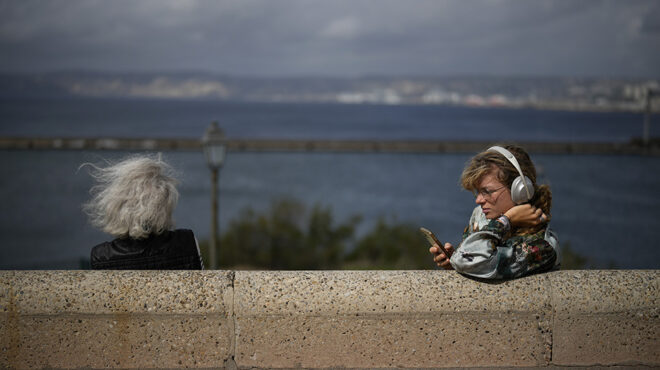 δύο-διαφορετικές-γενιές-562630072