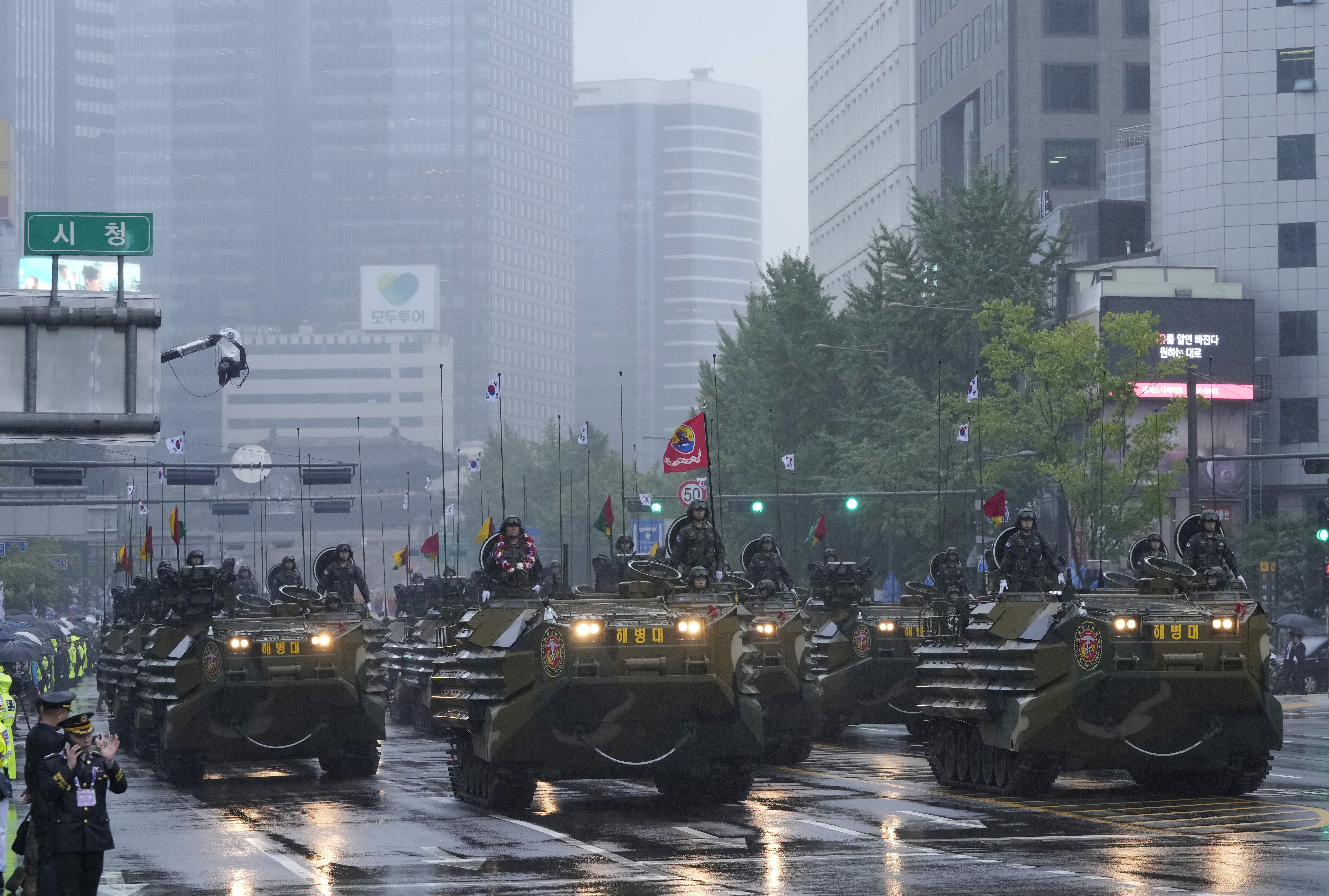 Νότια Κορέα: Σπάνια στρατιωτική παρέλαση – «Συντριπτική η απάντηση» αν η Πιονγιάνγκ χρησιμοποιήσει πυρηνικά-4