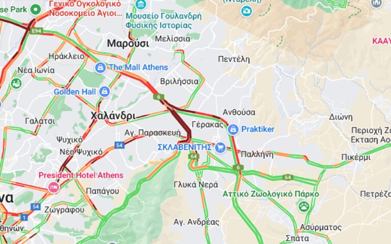 Αττική Οδός: Σάκοι με άμμο από φορτηγό προκαλούν μποτιλιάρισμα