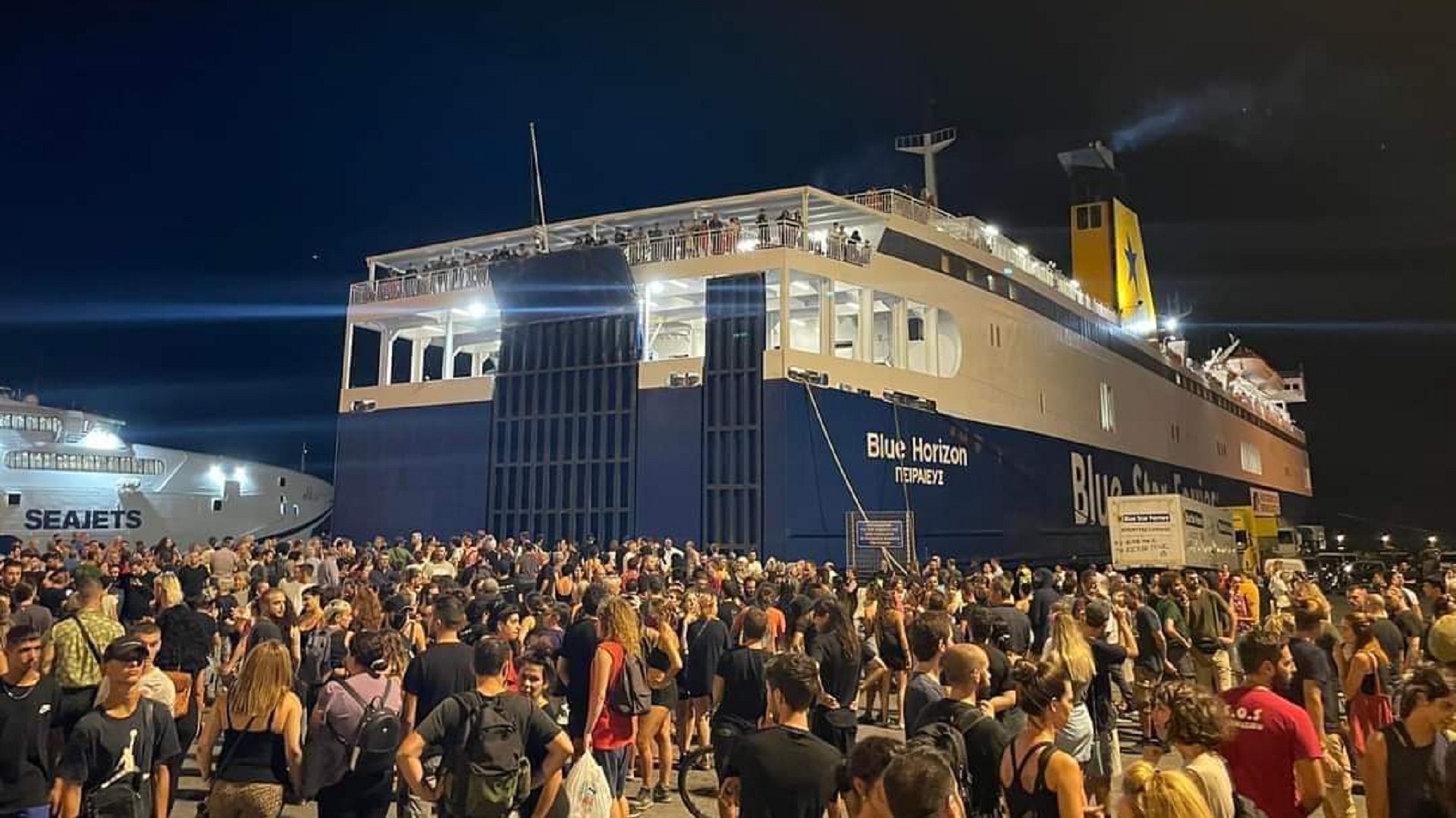 Blue Horizon: Με καθυστέρηση έξι ωρών απέπλευσε από το Ηράκλειο λόγω διαμαρτυρίας-1