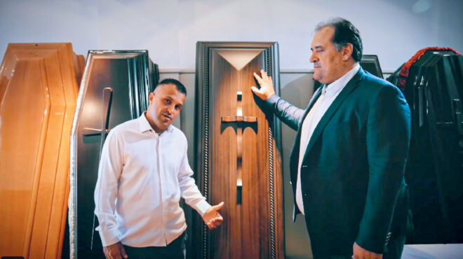 κοψίδια-φέρετρα-και-παπαγάλοι-562646671