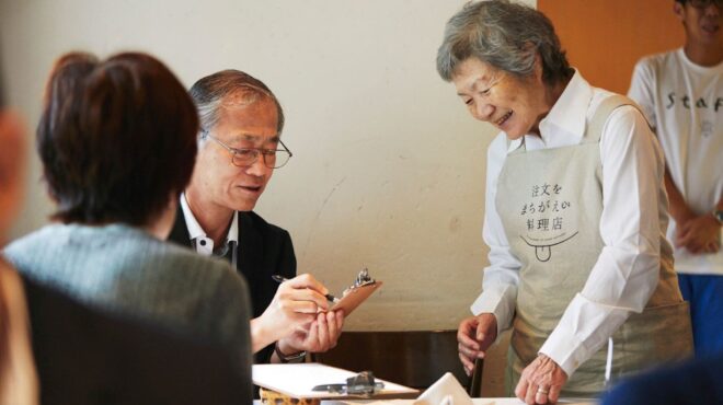 στα-καφέ-άνοιας-στην-ιαπωνία-κανείς-562624174