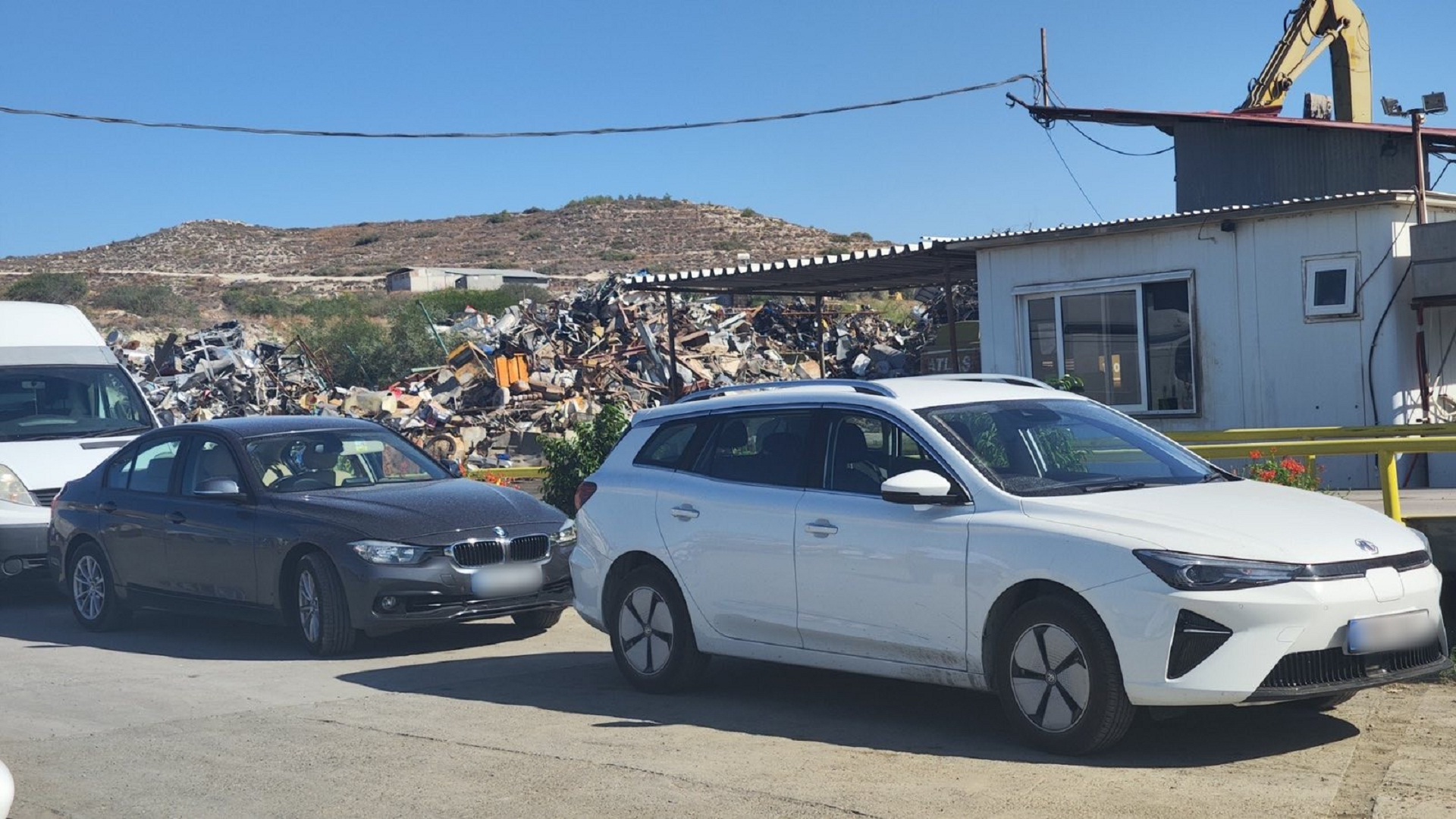 Κύπρος: Εκρηξη σε εργοστάσιο στην Αραδίππου, τρεις τραυματίες-1