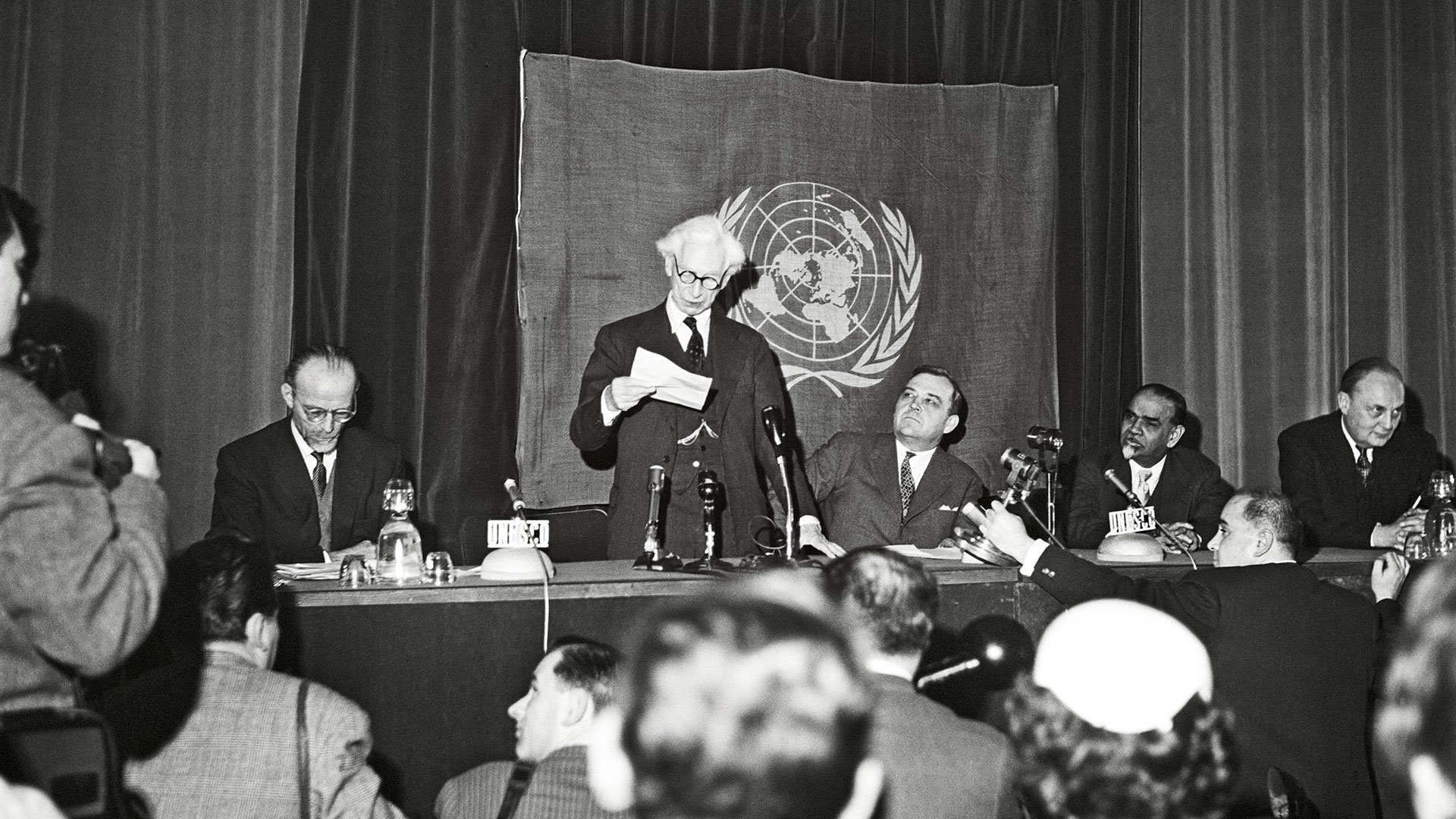 Μπέρτραντ Ράσελ: Η απειλή του πολέμου και των πυρηνικών-17