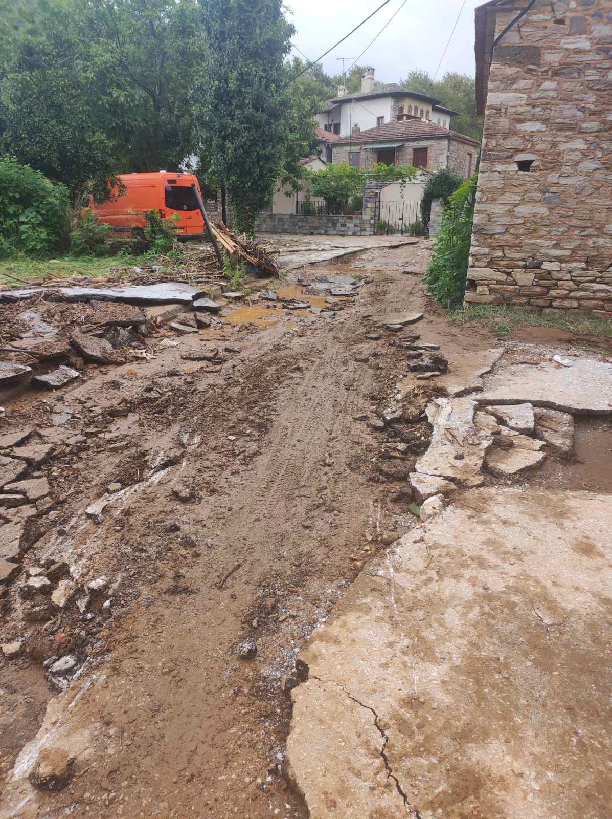 Πήλιο: «Δεν υπάρχουν δρόμοι πια»-9