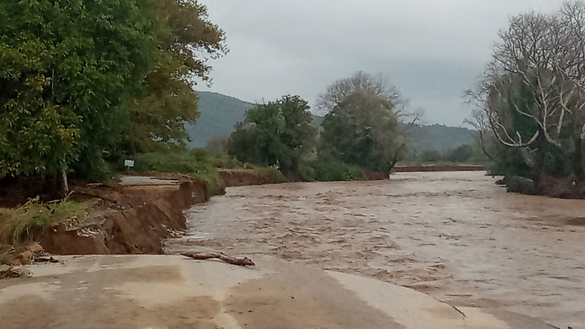 Κακοκαιρία Elias: Δεύτερη νύχτα αγωνίας για τους κατοίκους της Εύβοιας-3