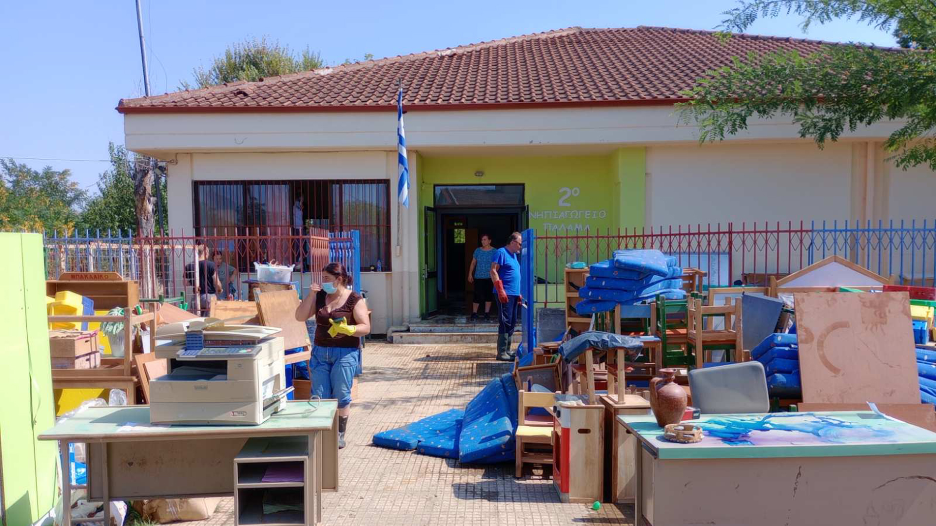 Νηπιαγωγοί «υιοθετούν» τα πληγωμένα σχολεία της Θεσσαλίας-1