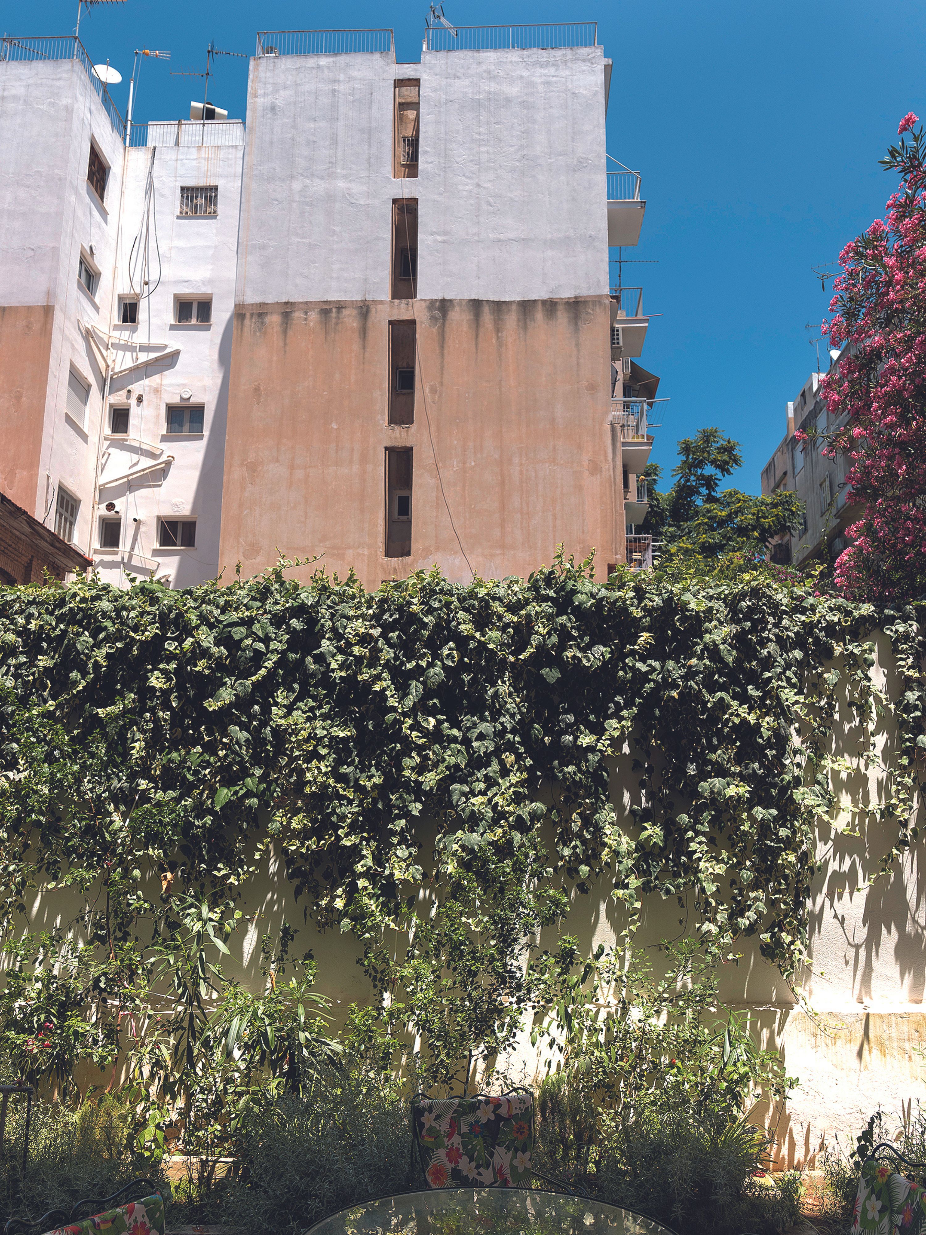 Μια πολυγλωσσική βιβλιοθήκη στην Κυψέλη-5