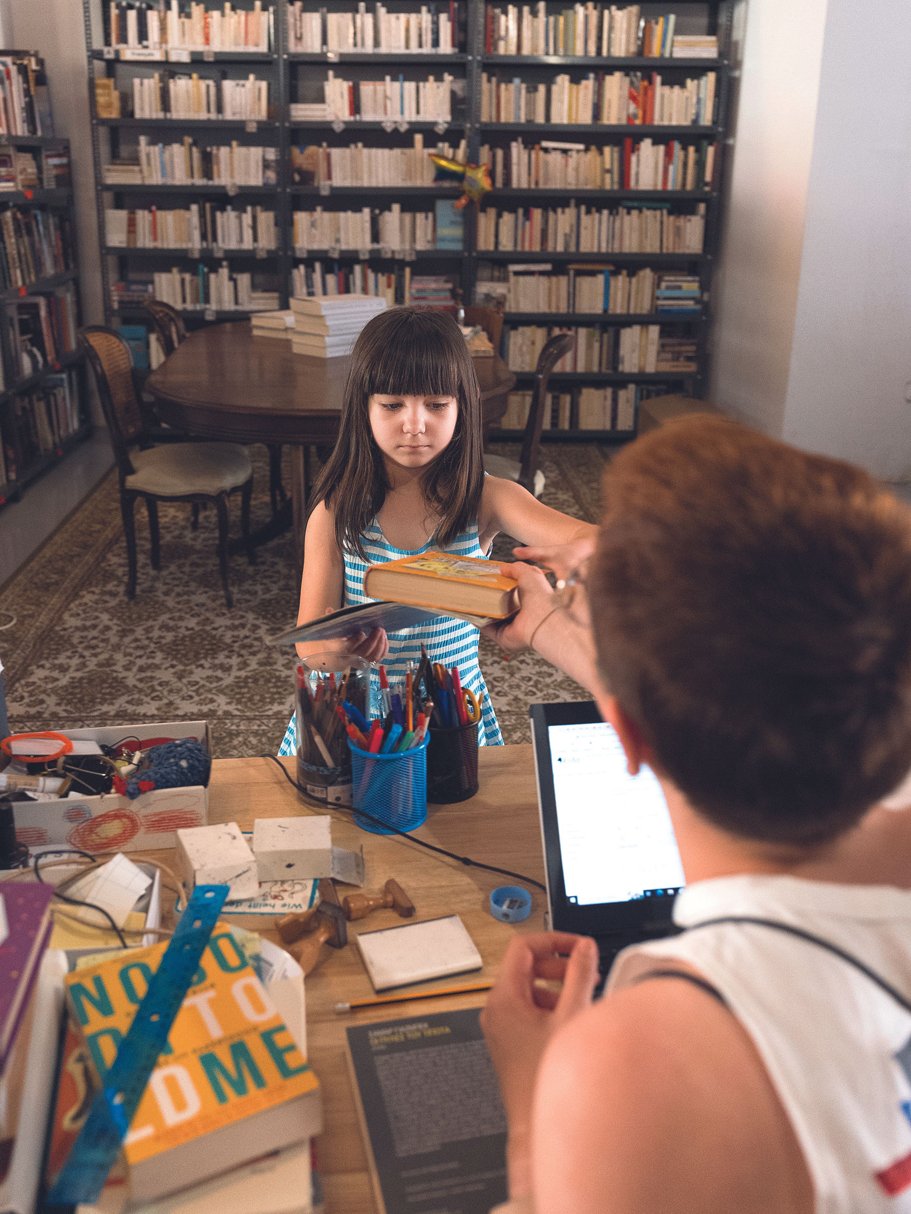 Μια πολυγλωσσική βιβλιοθήκη στην Κυψέλη-2