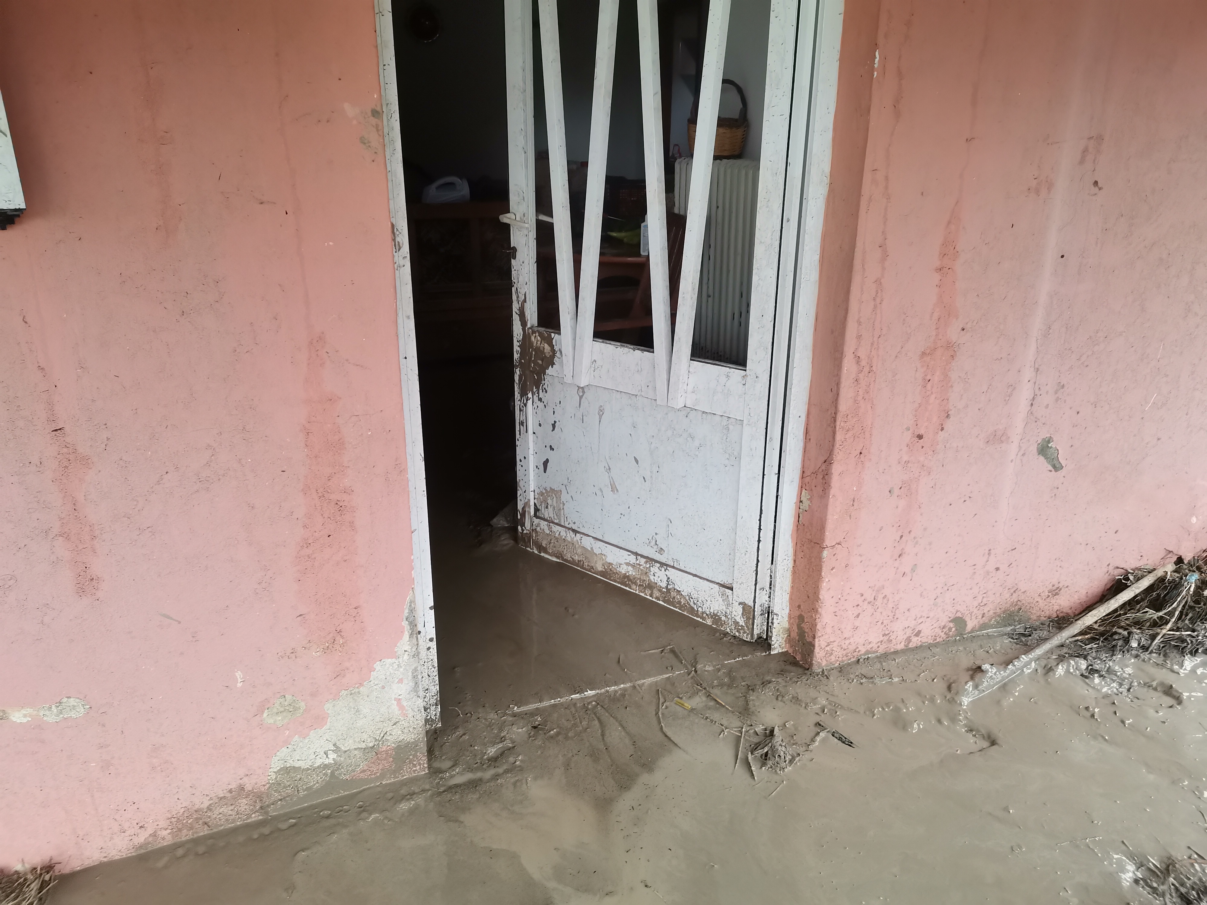 Κακοκαιρία Elias: Κάτοικος Ροβιών στην «Κ» – «Από τις πυρκαγιές έχουν εγκαταλείψει το χωριό»-1