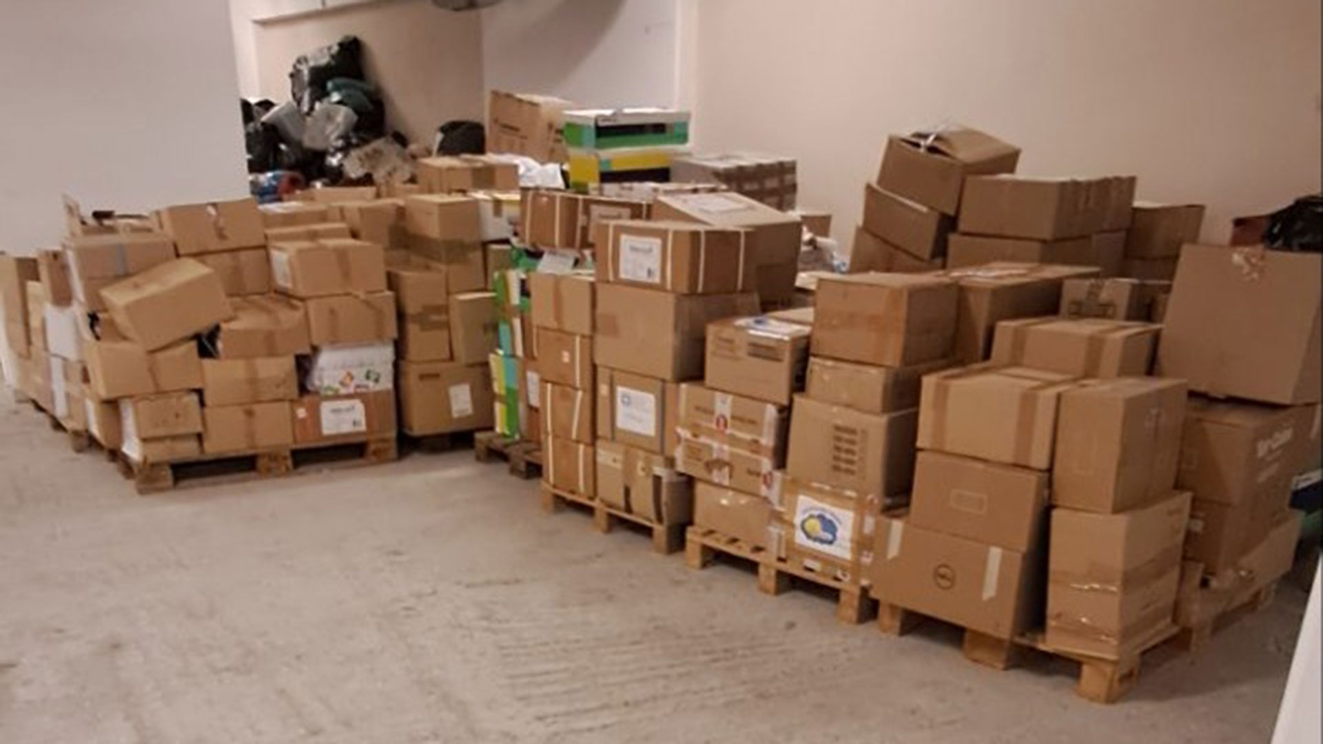 Ολοι Μαζί Μπορούμε: Συγκεντρώθηκαν 2.650 κιβώτια για τα παιδιά της Θεσσαλίας-1