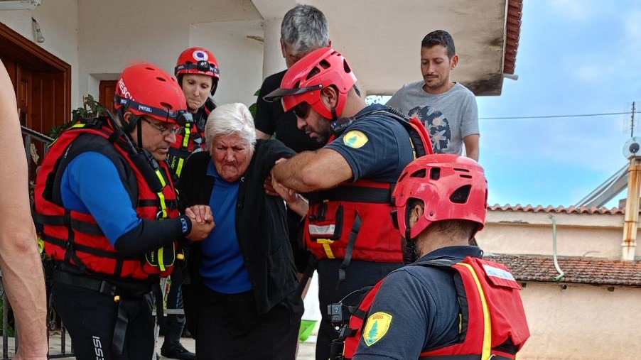 23-μέρες-στην-πρώτη-γραμμή-εθελοντές-απ-562610725