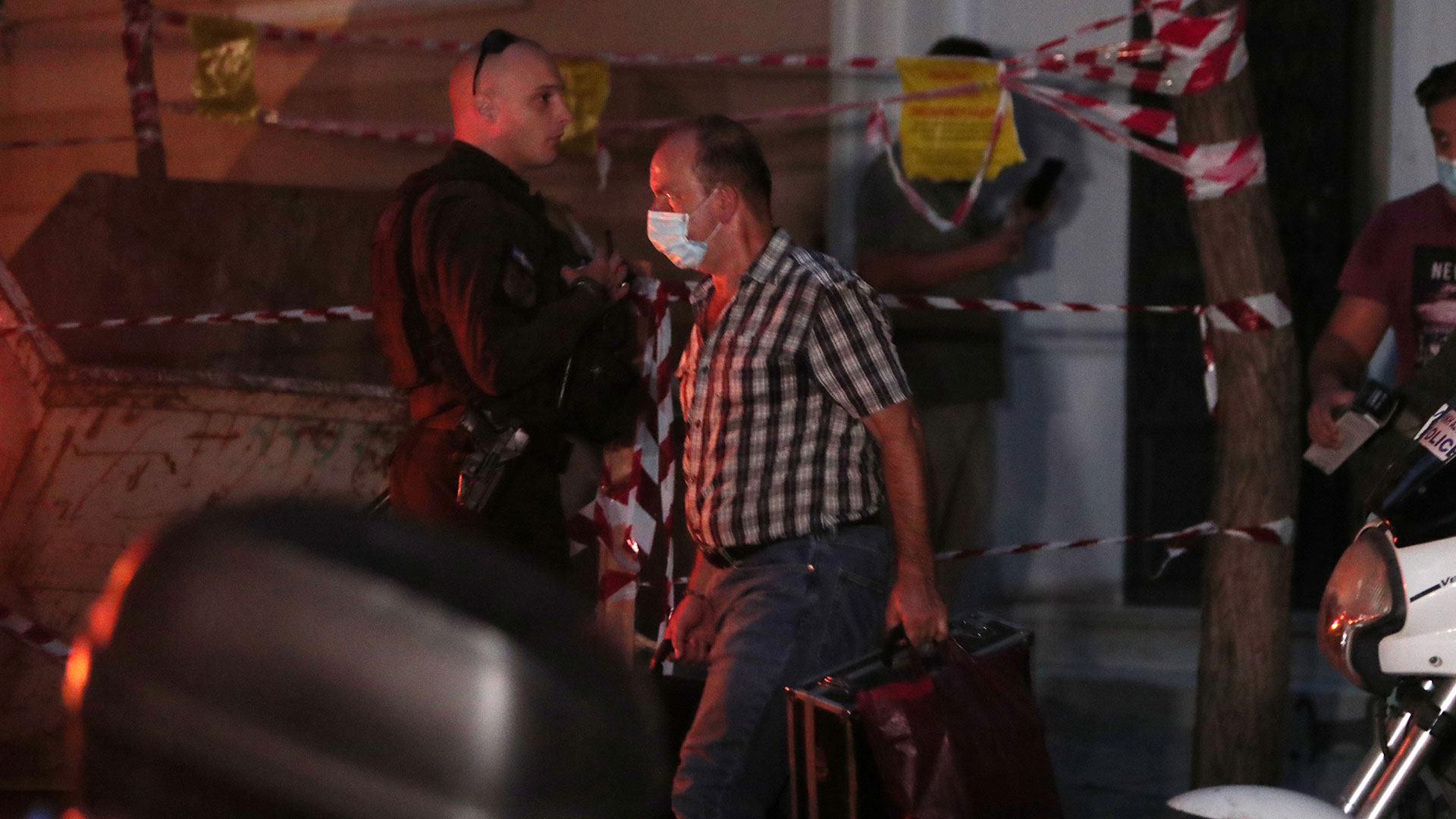 Κολωνάκι: Εντοπίστηκε οπλοστάσιο σε αποθήκη-3