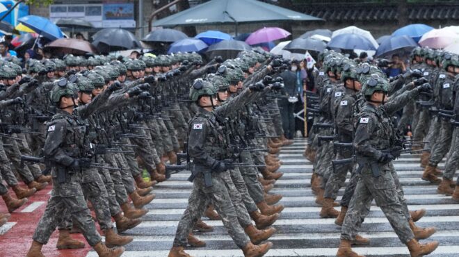 νότια-κορέα-σπάνια-στρατιωτική-παρέλ-562637257
