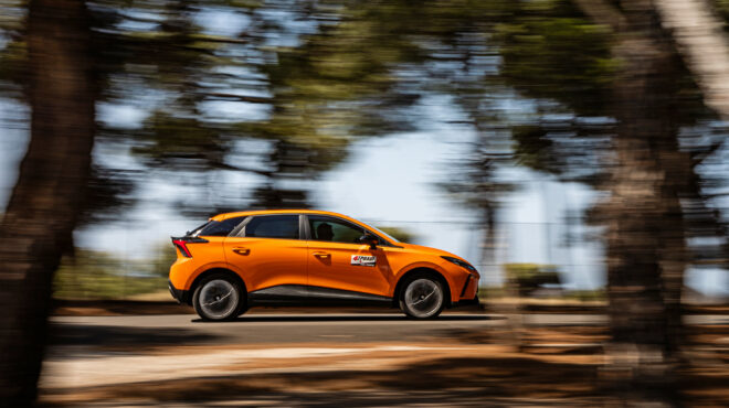 οδηγούμε-το-ηλεκτρικό-mg4-αυτή-την-κυρια-562643599