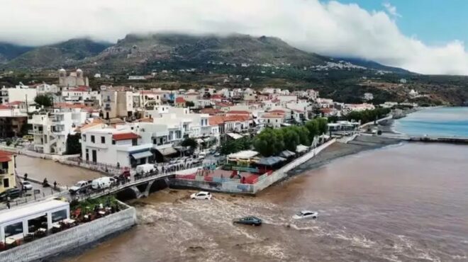 κακοκαιρία-daniel-αυτοκίνητα-πλέουν-σε-μια-562603018