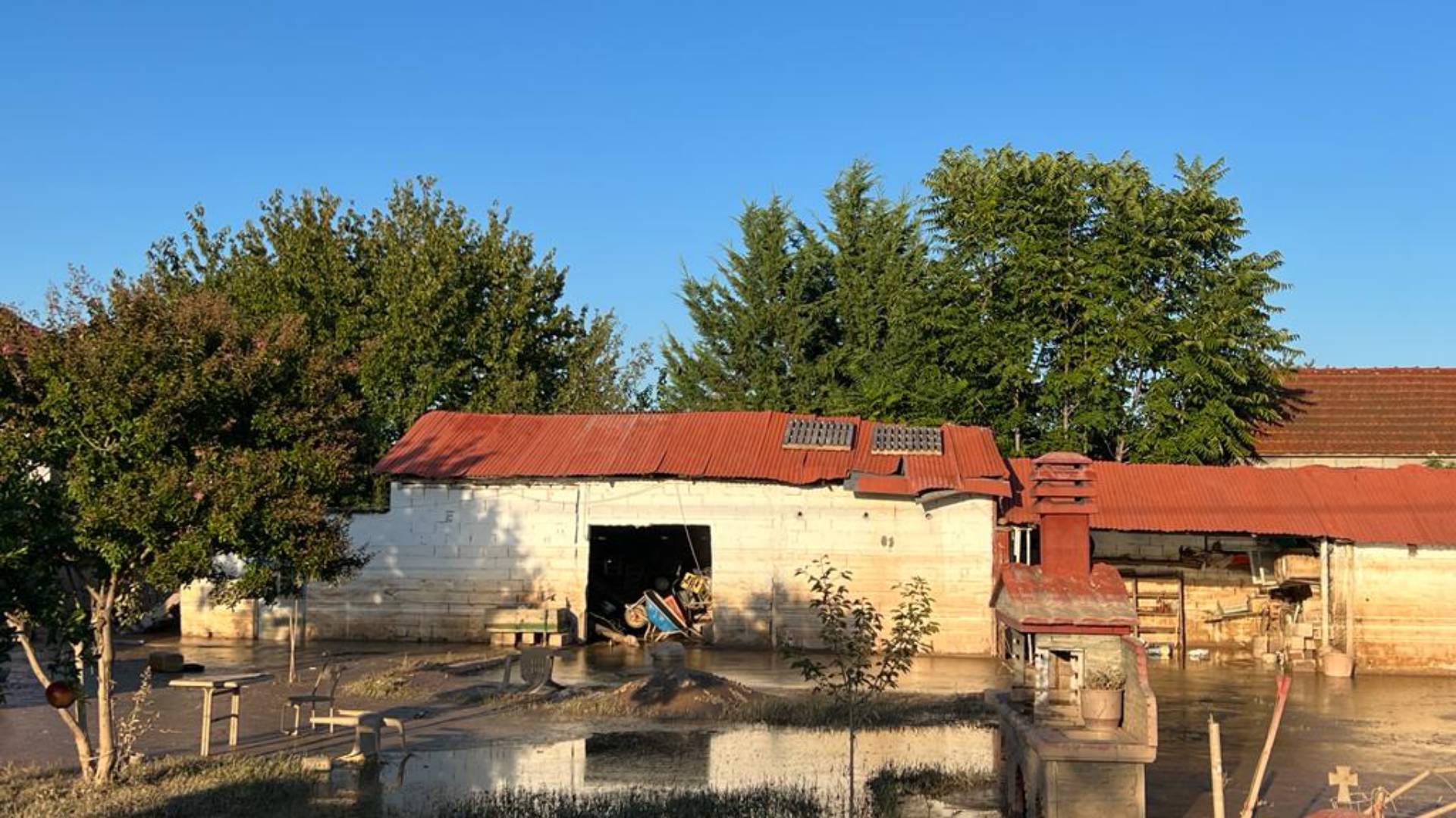 Πλημμύρες: Μία αλυσίδα αλληλεγγύης από την Καλλιθέα μέχρι την Αγία Τριάδα Καρδίτσας (εικόνες)-4