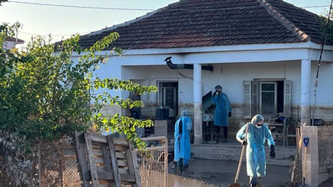 πλημμύρες-μία-αλυσίδα-αλληλεγγύης-απ-562618453