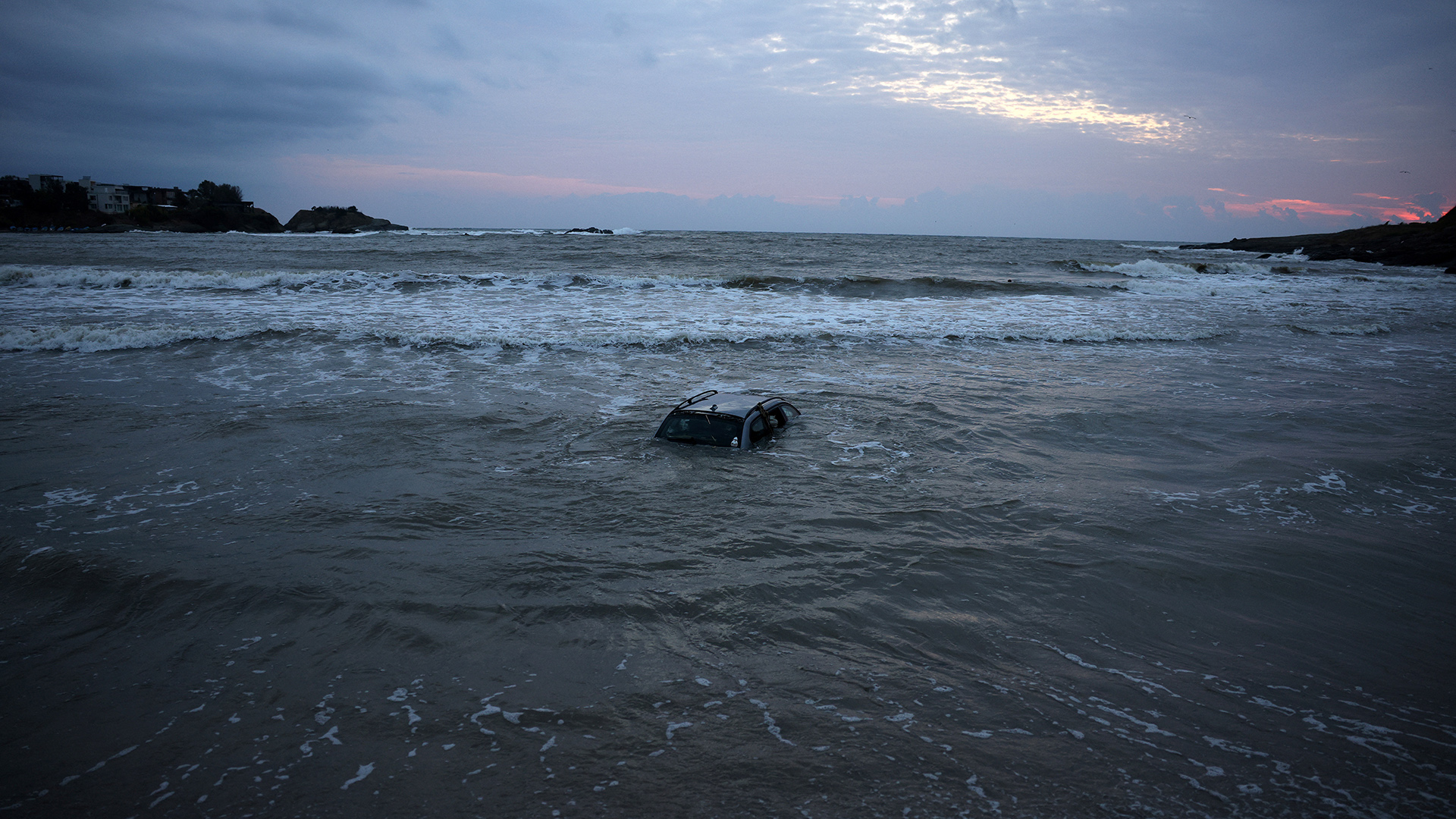 Βουλγαρία: Καταστροφικές πλημμύρες στις ακτές της Μαύρης Θάλασσας – Τουλάχιστον 3 νεκροί-1