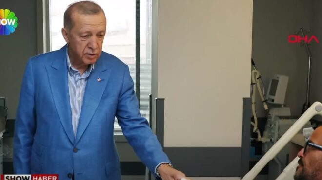ο-ερντογάν-επισκέφθηκε-στο-νοσοκομεί-562597750