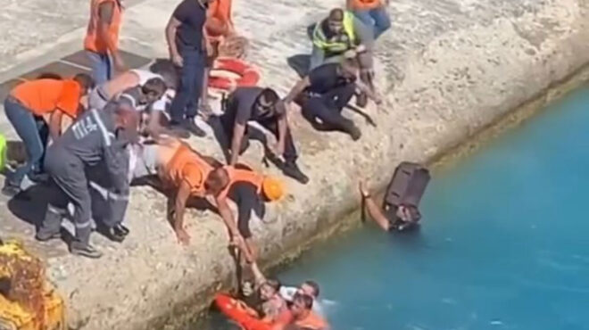 τήνος-γυναίκα-έπεσε-στη-θάλασσα-κατά-τ-562623175