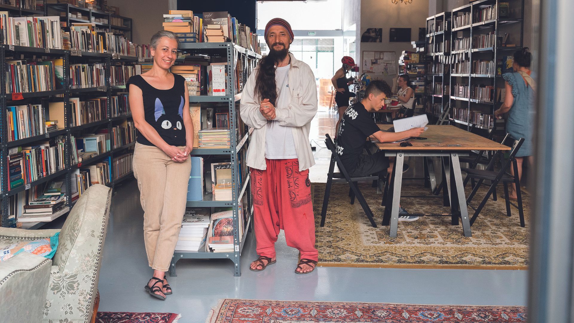 Μια πολυγλωσσική βιβλιοθήκη στην Κυψέλη-1