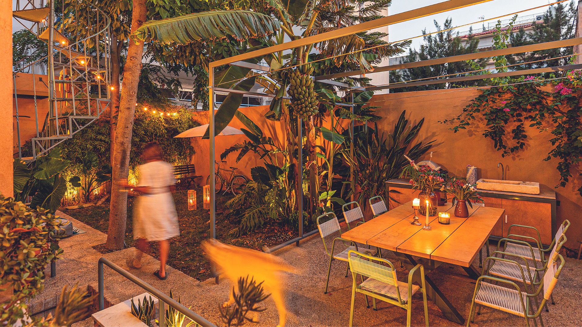 My space: Εξωτική γοητεία σε μια μονοκατοικία του ’30 στο Μετς-6