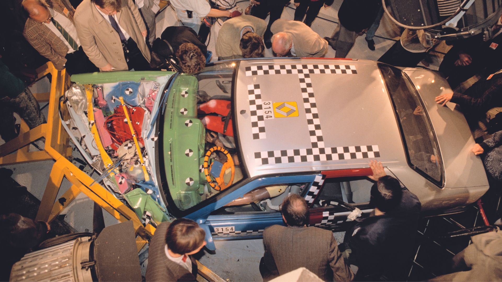 Κρας τεστ με πανάκριβες κούκλες-4