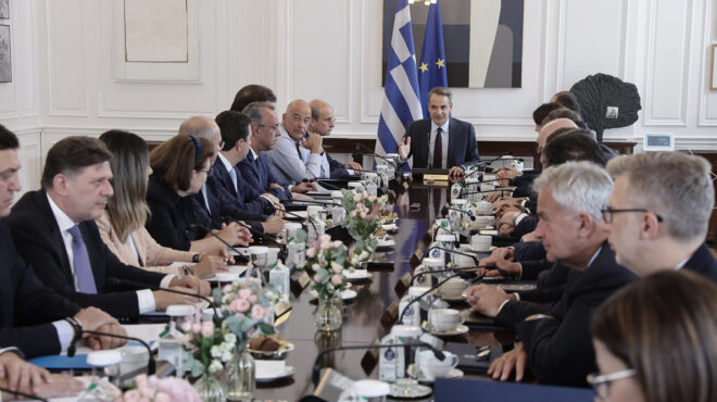 συνεδριάζει-το-υπουργικό-συμβούλιο-562638763