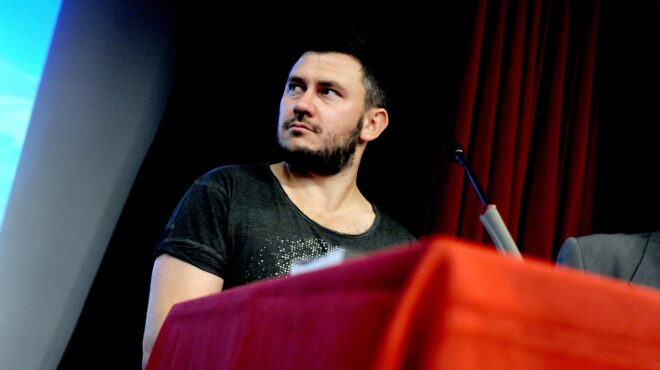 συγγραφέας-στη-ρωσία-του-πούτιν-562633417