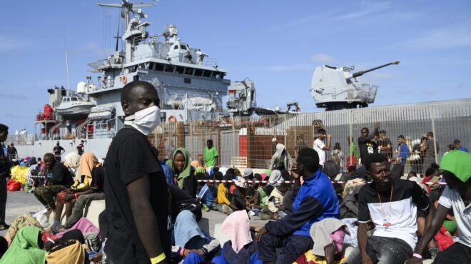 ε-ε-σκιές-και-εντάσεις-για-το-μεταναστ-562640473