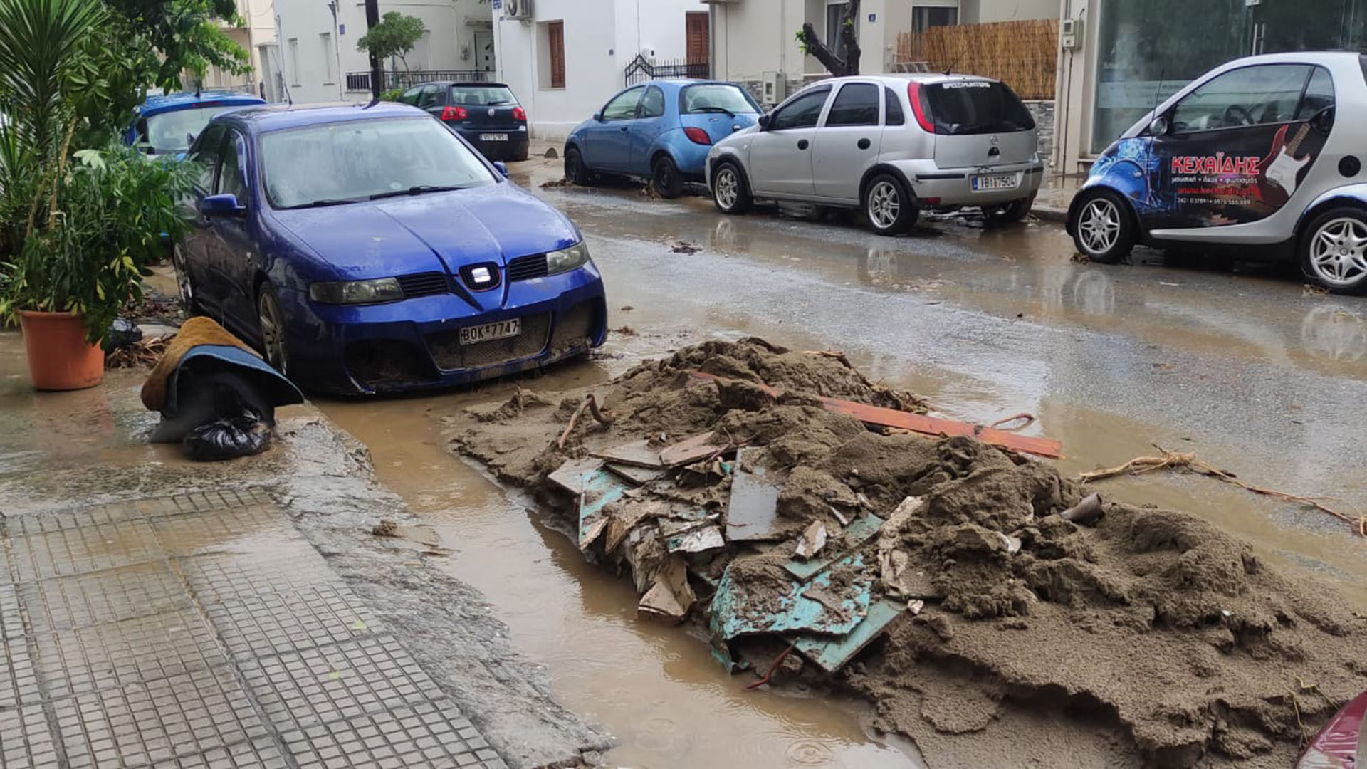 Αποστολή στον Βόλο: «Εμπόλεμη ζώνη» η πόλη – 27 ώρες χωρίς ρεύμα και νερό-8