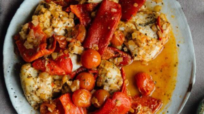 αρωματικό-κοτόπουλο-στη-λαδόκολλα-562633867