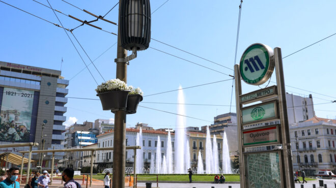 το-ολυμπιακό-κολυμβητήριο-και-το-τοπί-562596178