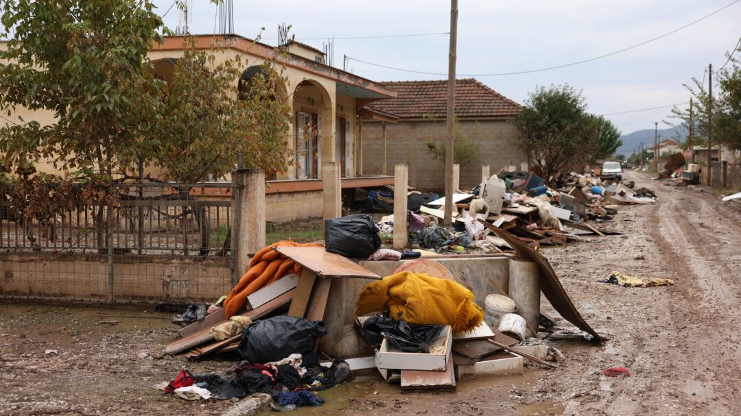 από-τις-σκηνές-στα-κοντέινερ-οι-πρώτοι-562645792