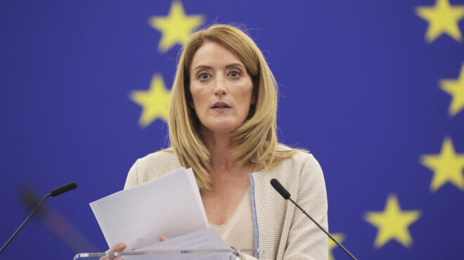 ρομπέρτα-μέτσολα-δίπλα-σε-όσους-έχουν-562613671