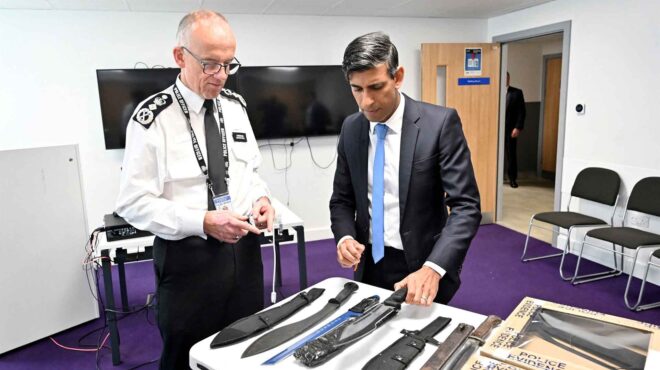 βρετανία-καμπανάκι-για-τους-αιτούν-562598842