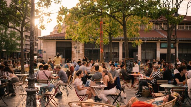 τραπεζοκαθίσματα-πνίγουν-δημόσιου-562598290