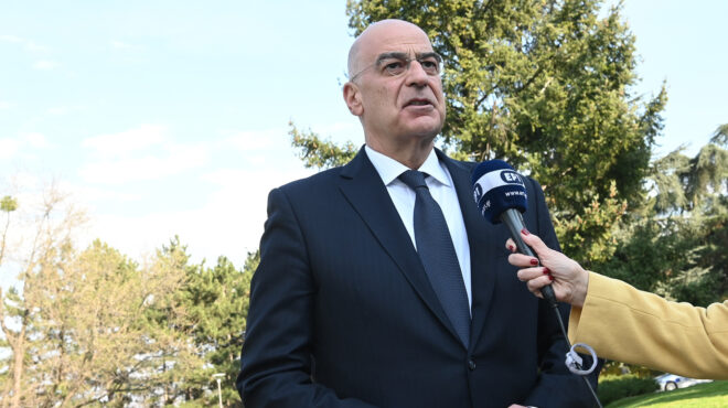 δένδιας-στο-συντονιστικό-κέντρο-λάρι-562611766