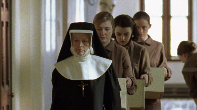 χαραμάδες-καλοσύνης-σε-έναν-κόσμο-σκο-562596139