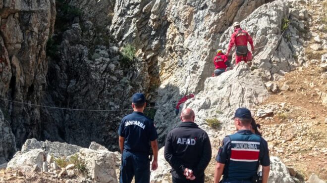 αμερικανός-παγιδεύτηκε-σε-βάθος-1-000-μέτ-562604080