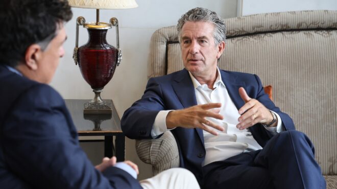 στίβεν-ντάνμπαρ-τζόνσον-στην-κ-ο-νέο-562645675