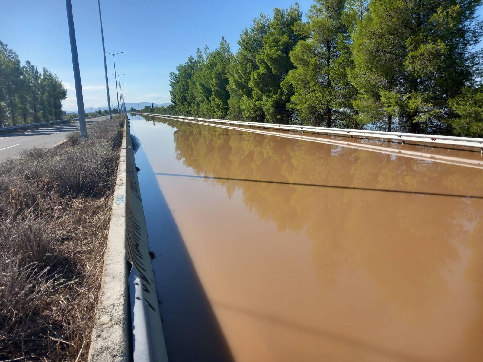«Λίμνη» η Εθνική Οδός μετά τα Τέμπη-3