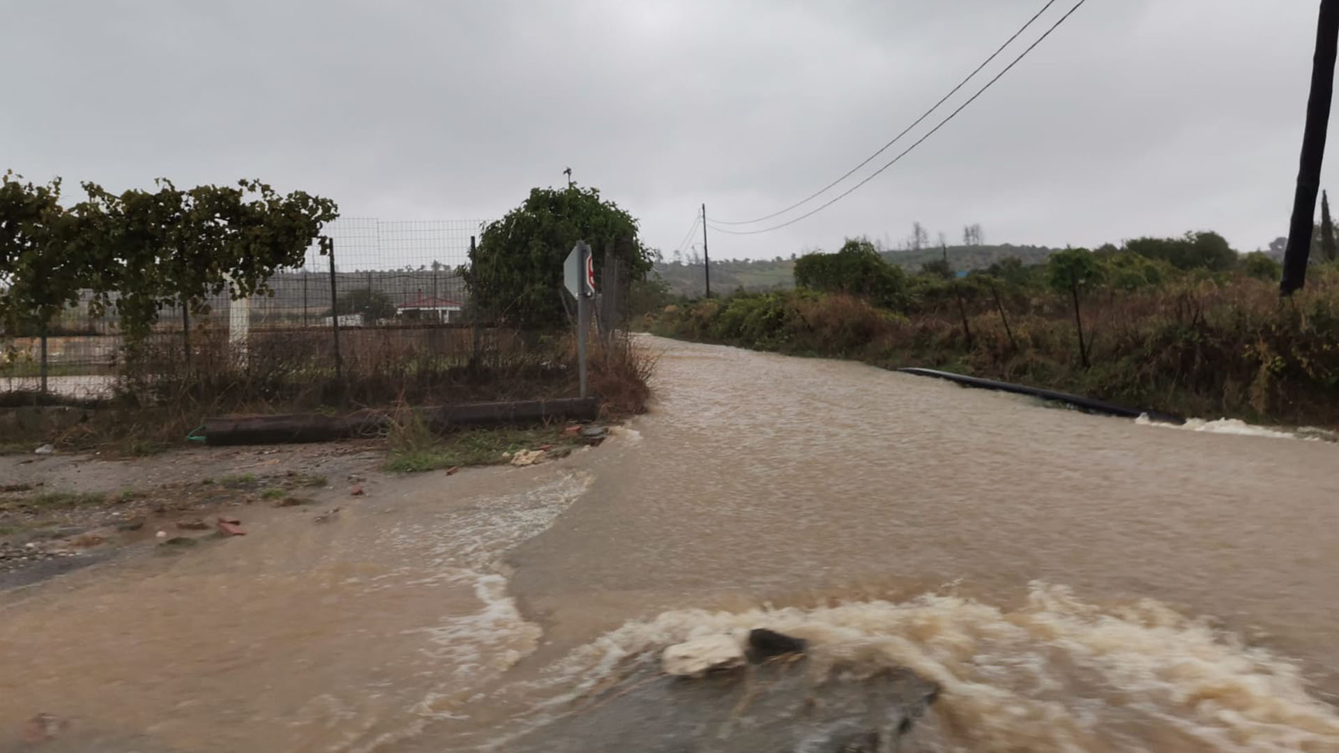 Κόπηκαν δρόμοι στη Βόρεια Εύβοια – Πάνω από 400 κυβικά μέτρα νερού ανά στρέμμα έπεσαν στην Ιστιαία-2