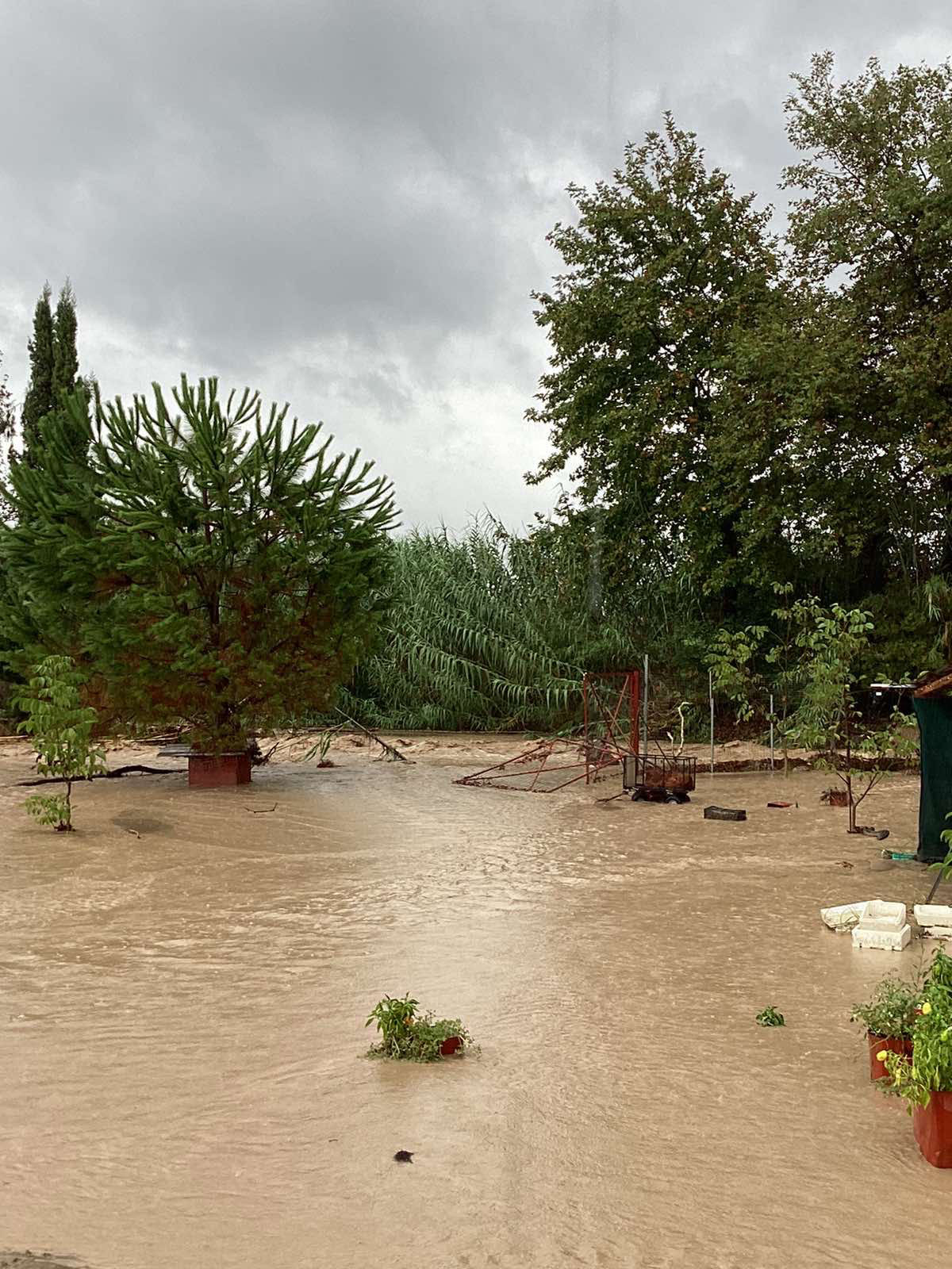 Κακοκαιρία «Daniel»: Στην Εύβοια κινδύνευσαν να πνιγούν μέσα στα σπίτια τους-1