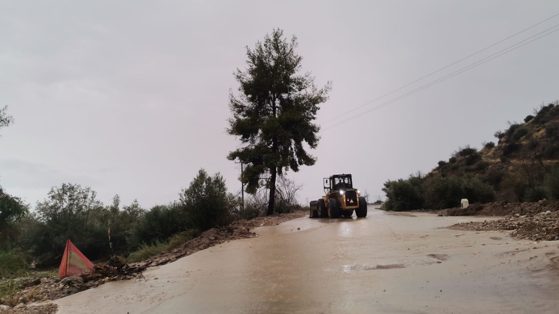Κόπηκαν δρόμοι στη Βόρεια Εύβοια – Πάνω από 400 κυβικά μέτρα νερού ανά στρέμμα έπεσαν στην Ιστιαία-3