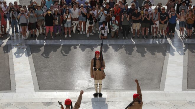 ιστορικό-ρεκόρ-161-εκατ-τουρίστες-στο-επ-562630693